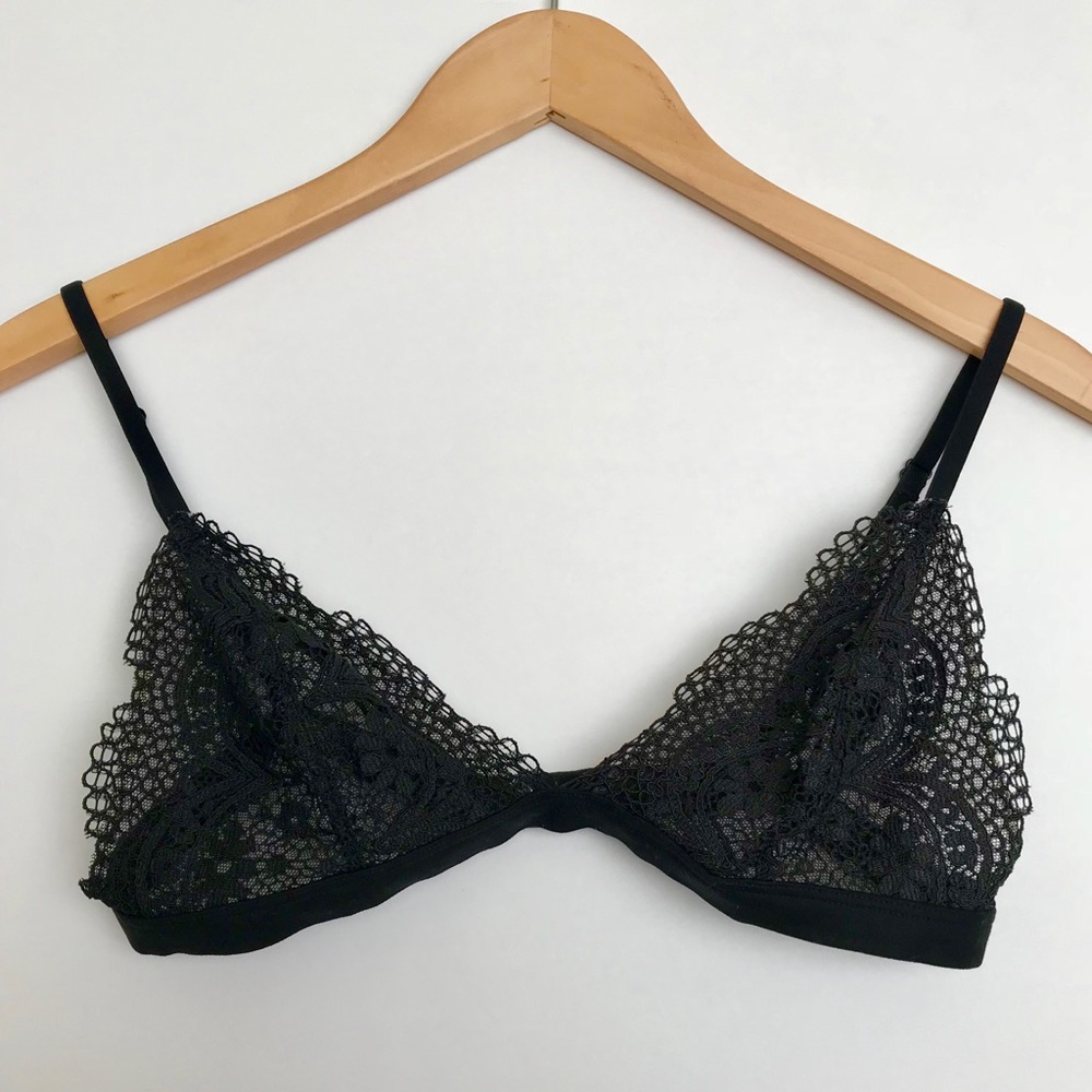 VICTORIA’S SECRET Black Lace Bralette 💞